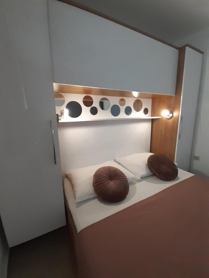 Apartment Lucky With Jacuzzi Trogir Eksteriør billede