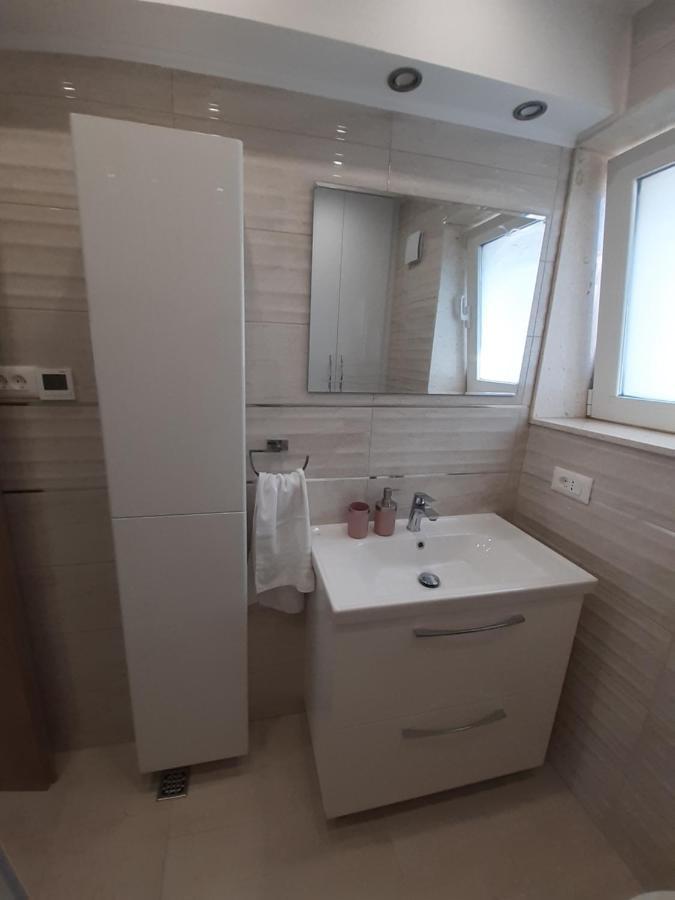 Apartment Lucky With Jacuzzi Trogir Eksteriør billede