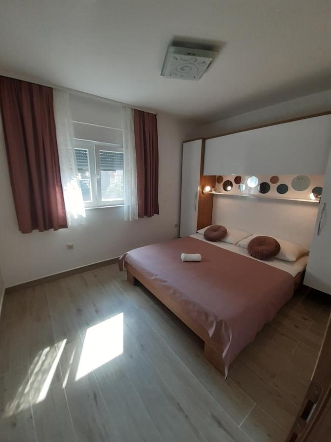 Apartment Lucky With Jacuzzi Trogir Eksteriør billede