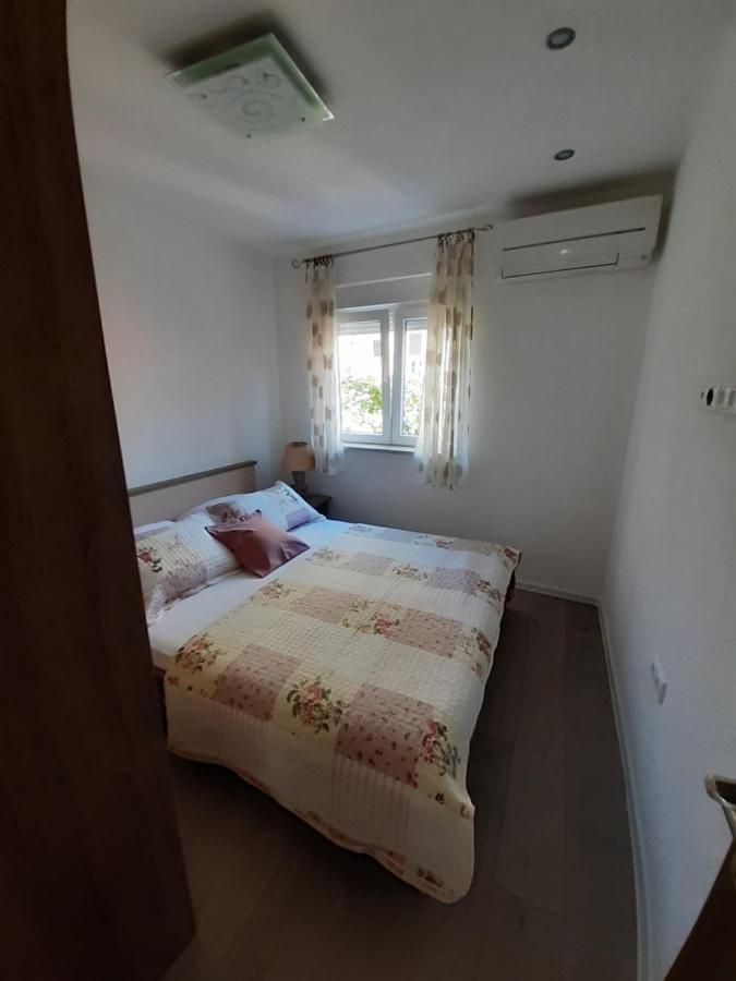 Apartment Lucky With Jacuzzi Trogir Eksteriør billede
