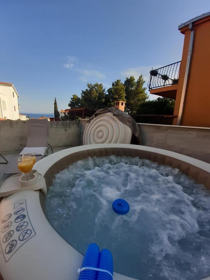 Apartment Lucky With Jacuzzi Trogir Eksteriør billede