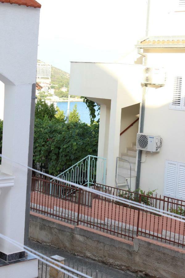 Apartment Lucky With Jacuzzi Trogir Eksteriør billede