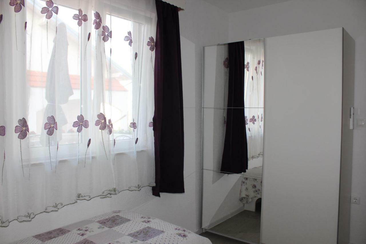 Apartment Lucky With Jacuzzi Trogir Eksteriør billede