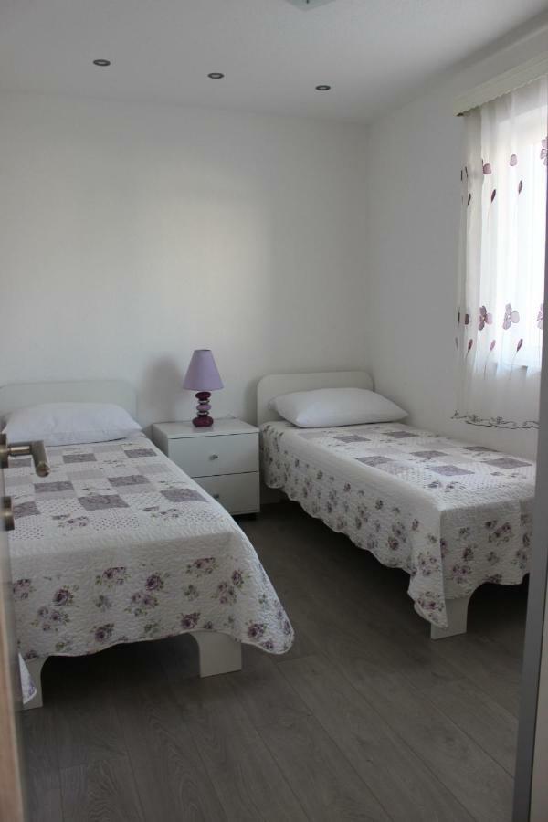 Apartment Lucky With Jacuzzi Trogir Eksteriør billede