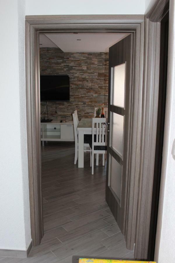 Apartment Lucky With Jacuzzi Trogir Eksteriør billede