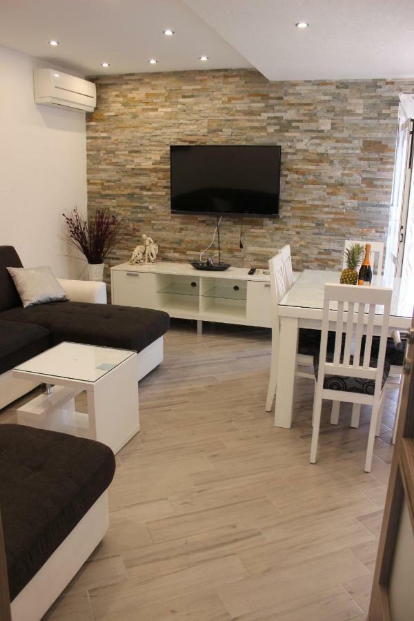 Apartment Lucky With Jacuzzi Trogir Eksteriør billede