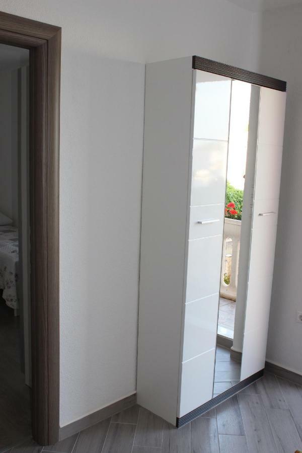 Apartment Lucky With Jacuzzi Trogir Eksteriør billede
