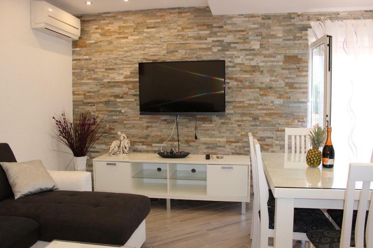 Apartment Lucky With Jacuzzi Trogir Eksteriør billede